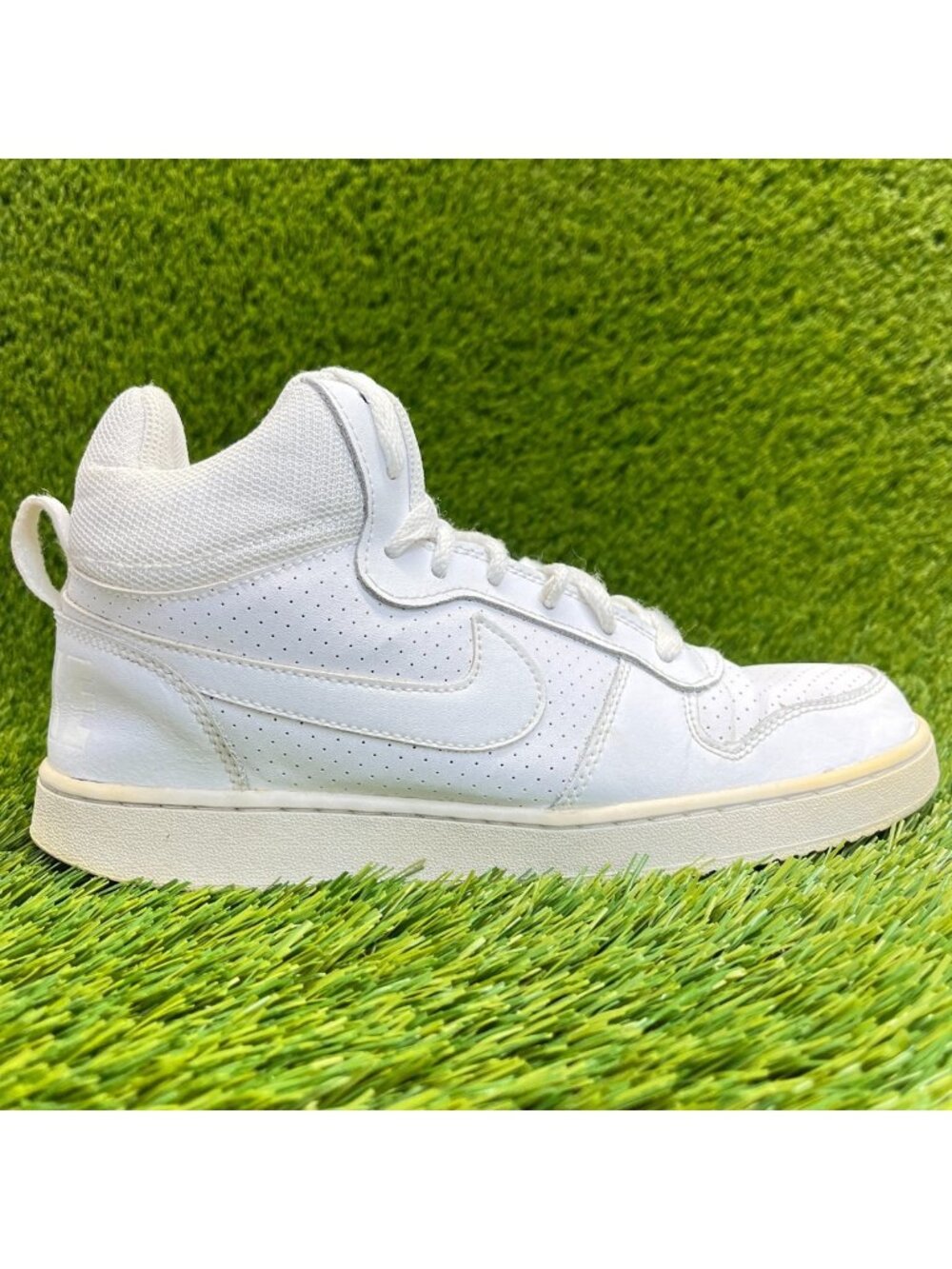 Nike Court Borough Mid Womens Size 8.5 White Athletic Basketball Shoes Sneakers